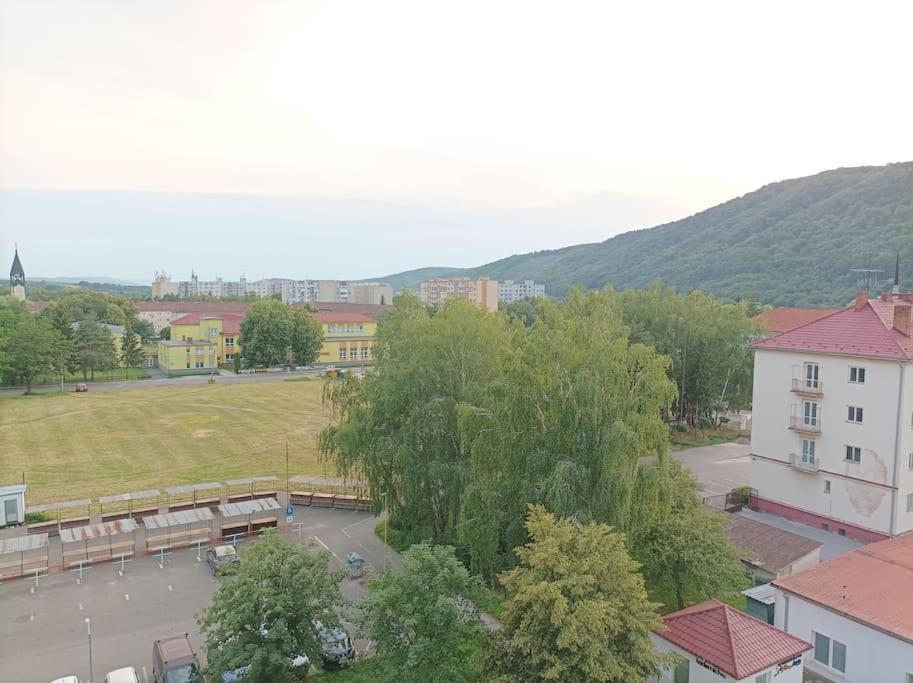 Byt V Centre Mesta Snina Dış mekan fotoğraf